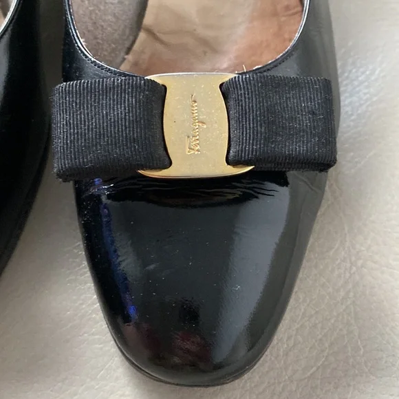 Salvatore Ferragamo Vara size 39.5 - Picture 4 of 7